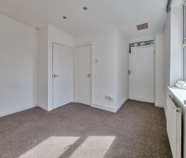 Flat 2, 27 Ely Road, Cardiff CF5 2JF - Photo 2