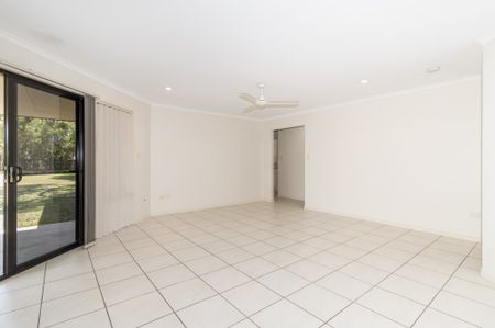 SPACIOUS HOME ON HUGE BLOCK - Photo 4