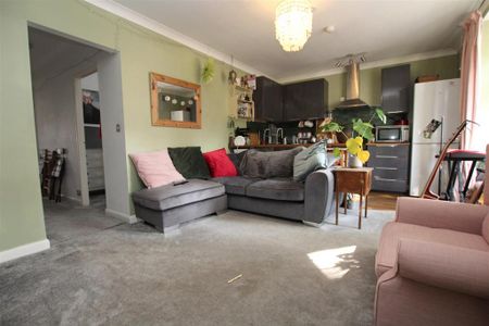 2 bedroom maisonette to rent - Photo 2