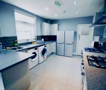 6 Beds 6 Baths - Photo 4