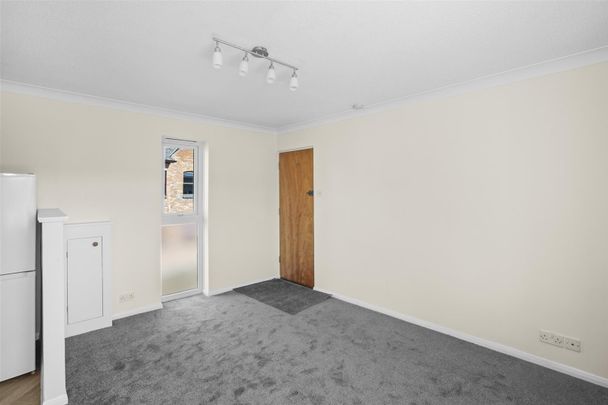 Desborough Park Road, High Wycombe - Photo 1