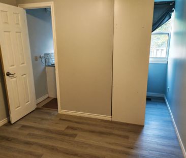 For Lease - 286 Georgian Drive Unit# Unit 1, Barrie, Ontario - Photo 4