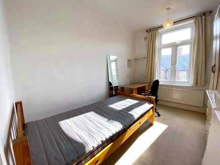 Terraced House to rent on - Photo 5