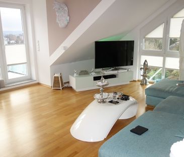 Moderne 3 ZKB-Dachgeschosswohnung mit 2 Balkonen in Top Lage von El... - Photo 2