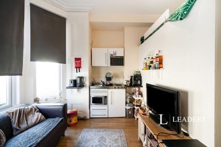 Studio to rent - Photo 2