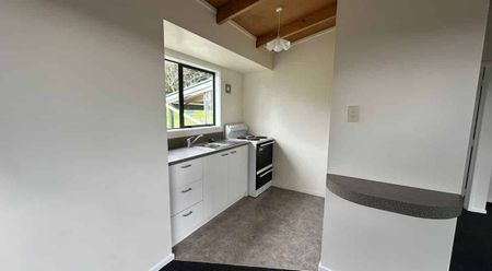 Charming Rural Retreat in Paremoremo - Photo 4