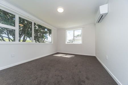 Large Miramar Apartment - Photo 3