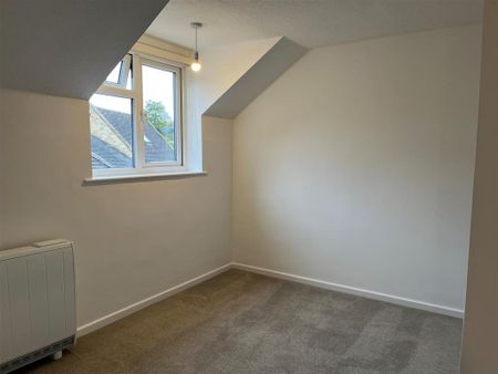 3 bedroom end of terrace house to rent - Photo 3