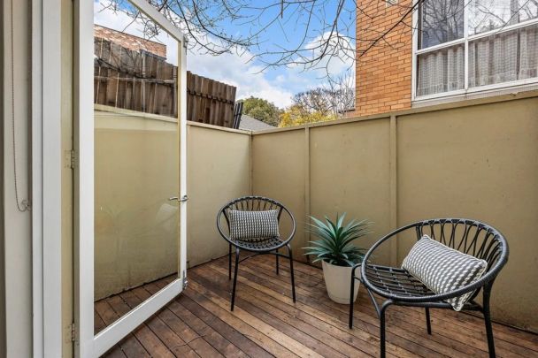 Charming Boutique Apartment with Private Courtyard Appeal - Photo 1