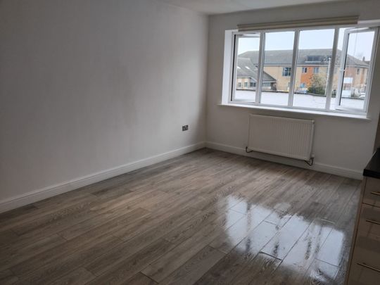 Studio Flat, The Compasses, LU1 - Photo 1