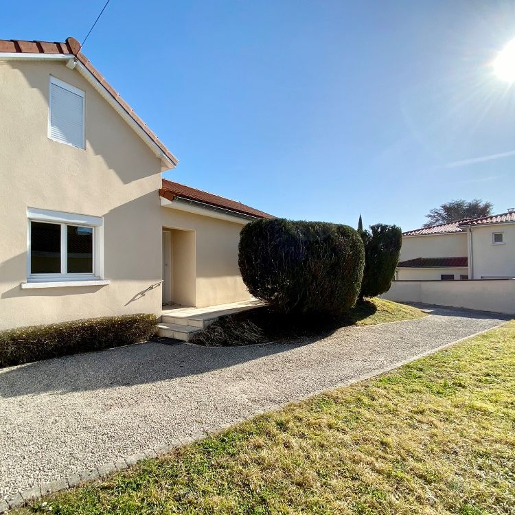 Location Maison 4 pièces 101m² ST GENIS LAVAL 69230 - Photo 1