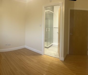 2 bed Flat in Clarendon Court 1A Pollard Road, Morden, SM4 6EB - Photo 3