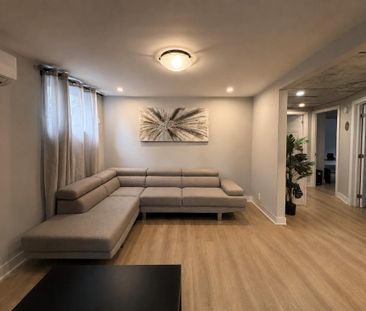 Grand 4½ à louer | Hors zone inondable | Grande cour privée | 2 sta... - Photo 1