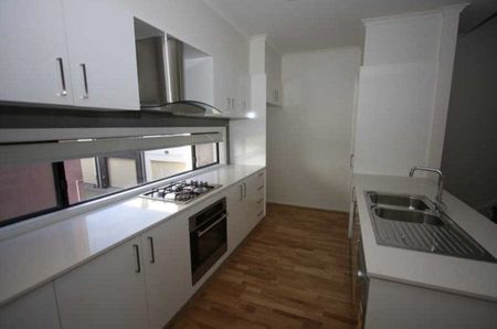 Modern Three Bedroom Home in Craigieburn - Photo 5