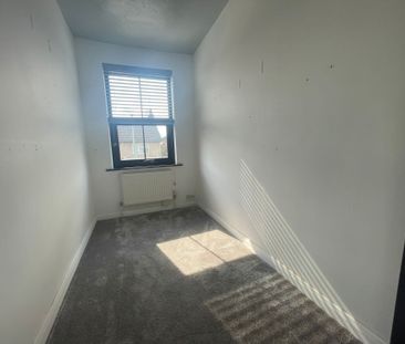 Bramford Lane, Ipswich - Photo 2