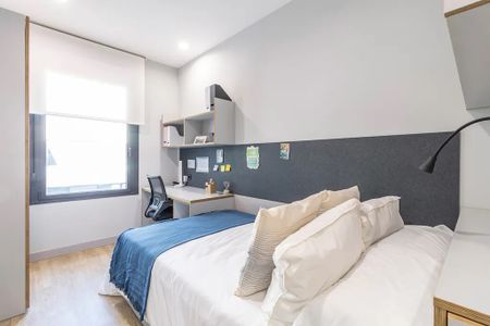 Calle Camilo José Cela, Sevilla, Andalusia 41018 - Photo 2