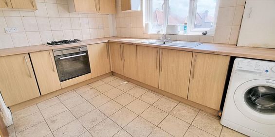 1 bedroom in a flat share to rent - Photo 3