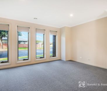 SPACIOUS, COMFORTABLE LIVING IN A PRIME WODONGA LOCATION - Photo 6