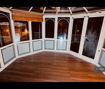 3 bedroom end of terrace house to rent - Photo 4