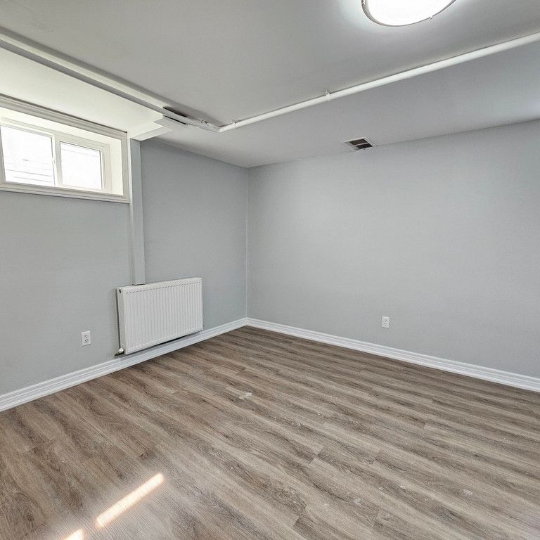 Cozy 2 Bedroom + Den Lower Unit in Port Colborne!! - Photo 1