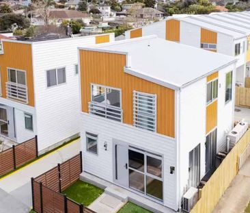 Three Bedrooms in Panmure - Photo 5