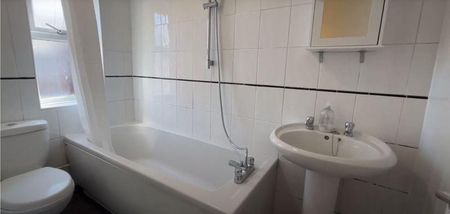 3 bedroom flat to rent - Photo 5