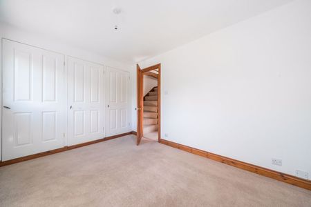 Mill Close, Haslemere, Surrey, GU27 - Photo 3