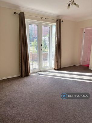 4 bedroom semi-detached house to rent - Photo 1
