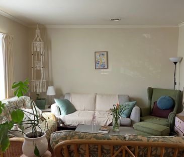 Kensington - Photo 1