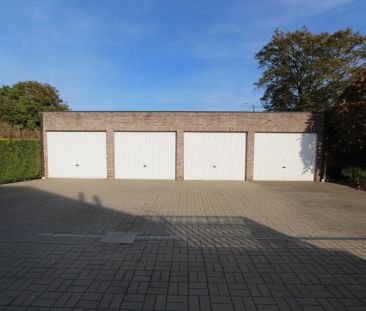 MOOI GELIJKVLOERS APPARTEMENT MET GROOT TERRAS + GARAGE - Photo 2