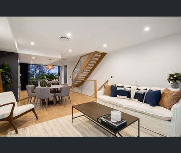 45 Oxley Drive, Holland Park, Qld 4121 - Photo 1