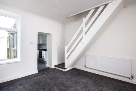 2 bedroom terraced house to rent - Photo 2