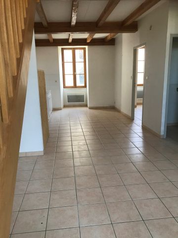 Location Appartement 4 pièces 59m² LES VANS 07140 - Photo 2
