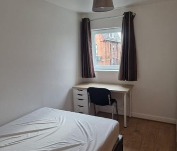 3 bedroom flat to rent - Photo 5
