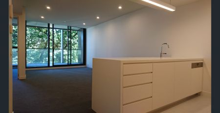 A stunning 2 bedroom, 2 bathroom apartment with car park - Photo 3