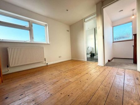 4 bedroom semi-detached house to rent - Photo 2