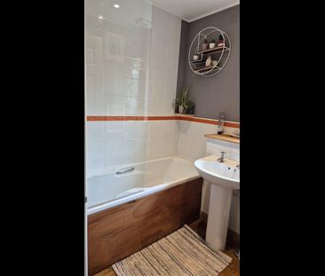 Room in a Shared House, Fawcett Close, SW16 - Photo 6