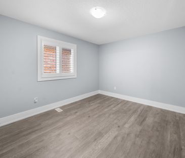 For Lease - 35 Tyndall Drive, Bradford West Gwillimbury, Ontario - Photo 3