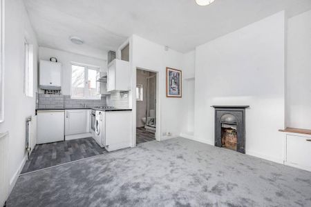 2 bedroom maisonette to rent - Photo 3