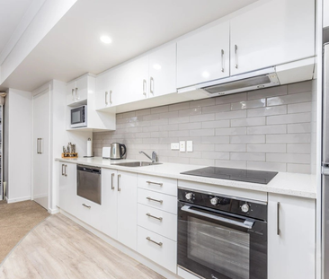 Easy City Living in a Quiet CBD Pocket - Photo 4