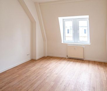 Großzügig und hell - Mansardwohnung mit Marken-EBK, Tageslichtbad m... - Photo 1