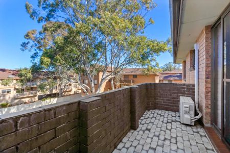 “Neat and tidy 2 bedroom unit, freshly painted and new carpet” - Photo 5