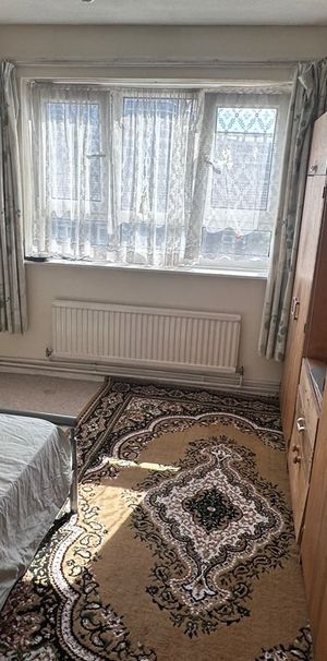 Room in a Shared Flat, Stratford Road, E13 - Photo 1