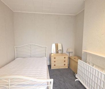 3 bedroom terraced house to rent - Photo 6