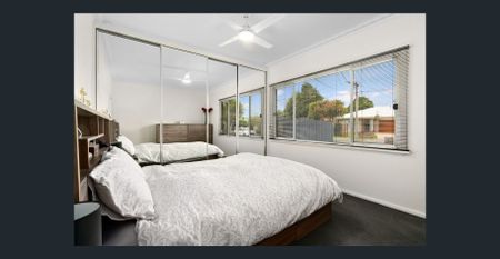 Spacious 4 Bedroom Family Home - Photo 4