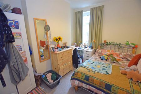 4 bedroom terraced house to rent - Photo 5