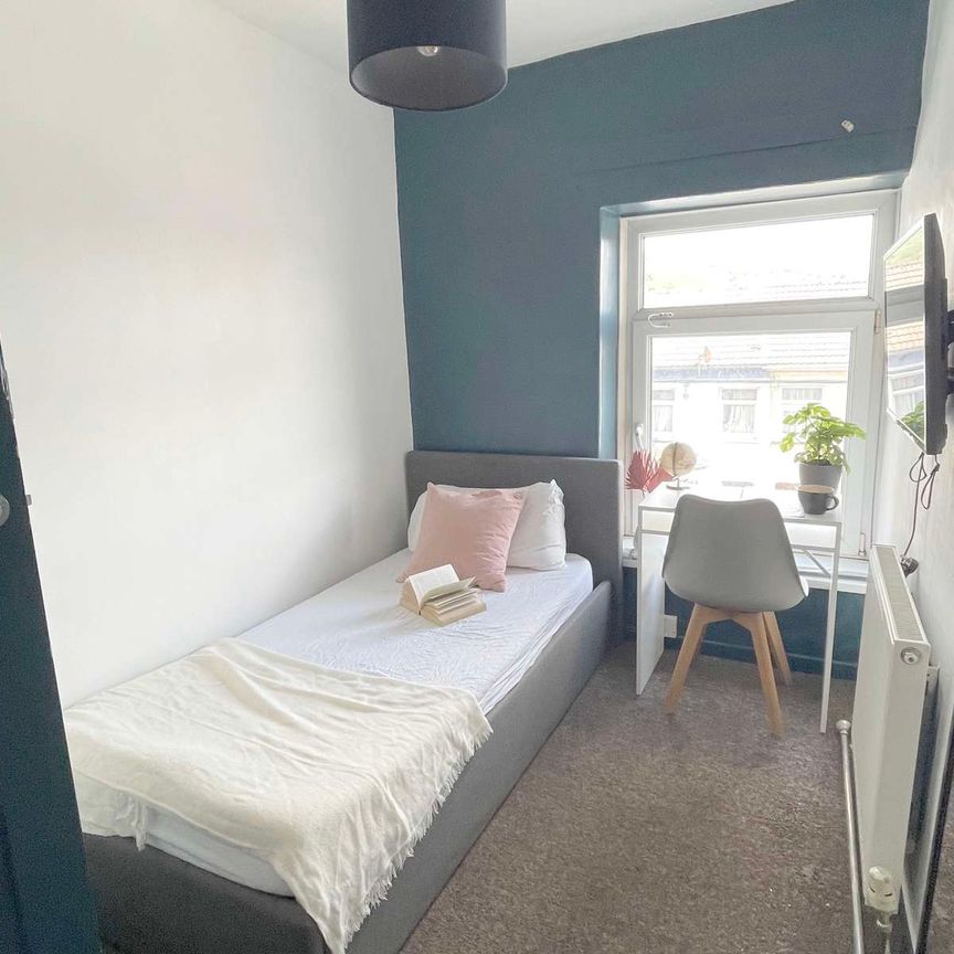 Modern House in Treforest Room 2 - Photo 1