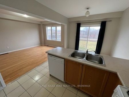 For Lease - 32 Puttingedge Drive, Whitby, Ontario - Photo 4