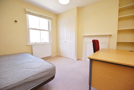 4 bedroom end of terrace house to rent - Photo 4