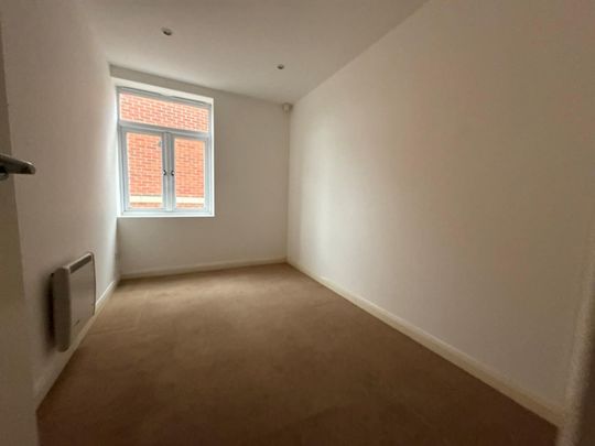 2 bedroom Flat To Let - Photo 1